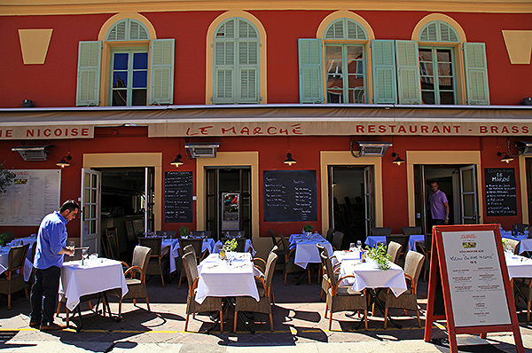 outdoor patio dining